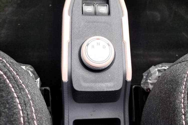 Used Chery QQ Ice Cream 2022 120km Conical Shape Lithium Iron Phosphate Gear Lever