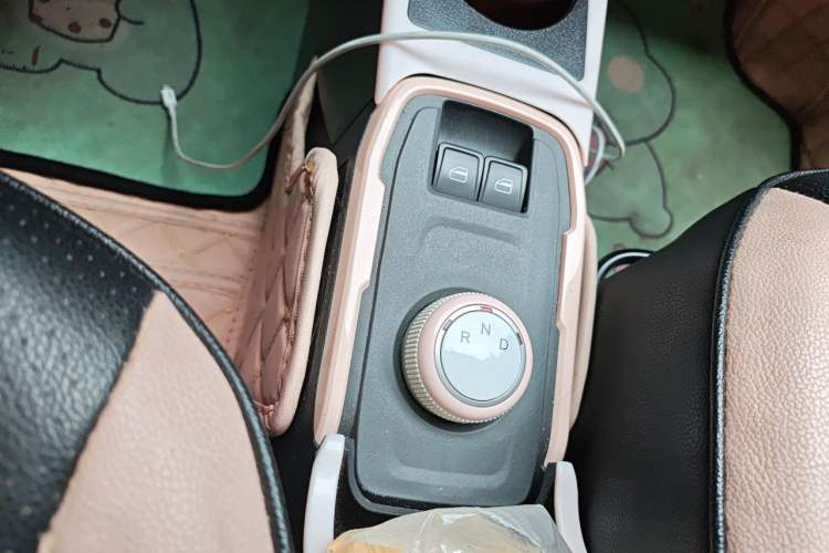 Used Chery QQ Ice Cream 2022 170km Sundae Phosphate Lithium-Ion Gear Lever