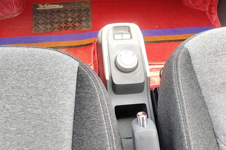 Used Chery QQ Ice Cream 2022 170km Sundae Phosphate Lithium-Ion Gear Lever