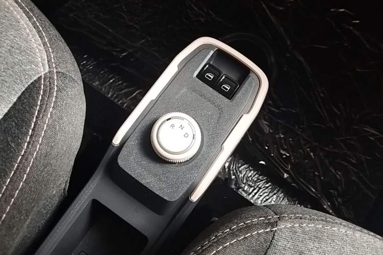 Used Chery QQ Ice Cream 2022 120km Conical Shape Lithium Iron Phosphate Gear Lever