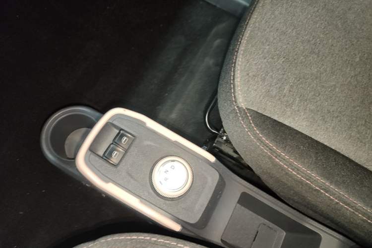 Used Chery QQ Ice Cream 2022 120km Conical Shape Lithium Iron Phosphate Gear Lever