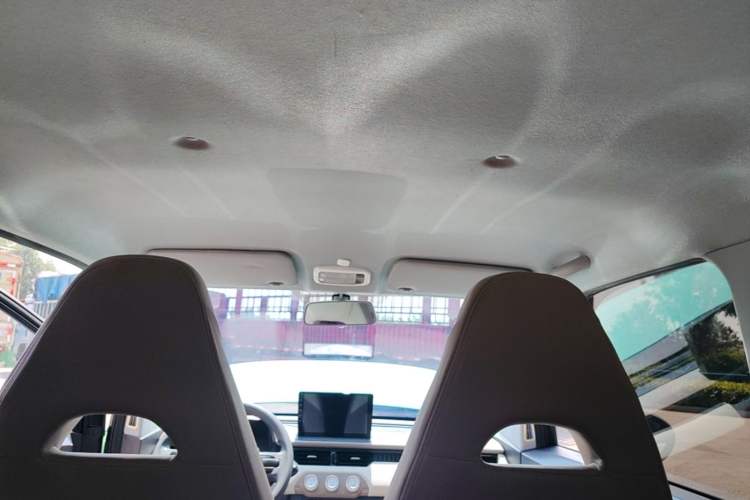 Used Chery QQ Ice Cream 2022 170km Sundae Phosphate Lithium-Ion Headliner