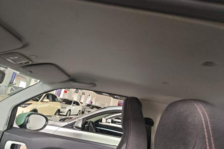 Used Chery QQ Ice Cream 2022 170km Sundae Phosphate Lithium-Ion Headliner