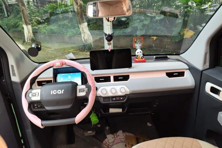 Used Chery QQ Ice Cream 2022 170km Sundae Phosphate Lithium-Ion Headliner