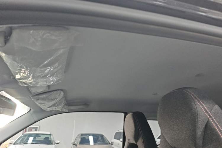 Used Chery QQ Ice Cream 2022 170km Sundae Phosphate Lithium-Ion Headliner