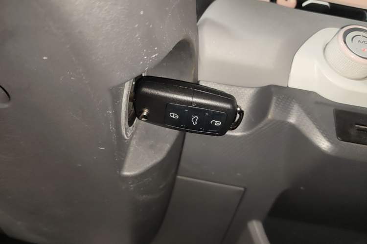 Used Chery QQ Ice Cream 2022 120km Conical Shape Lithium Iron Phosphate Interior 1