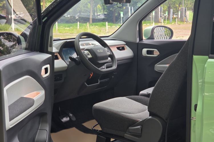 Used Chery QQ Ice Cream 2022 170km Sundae Phosphate Lithium-Ion Interior 2