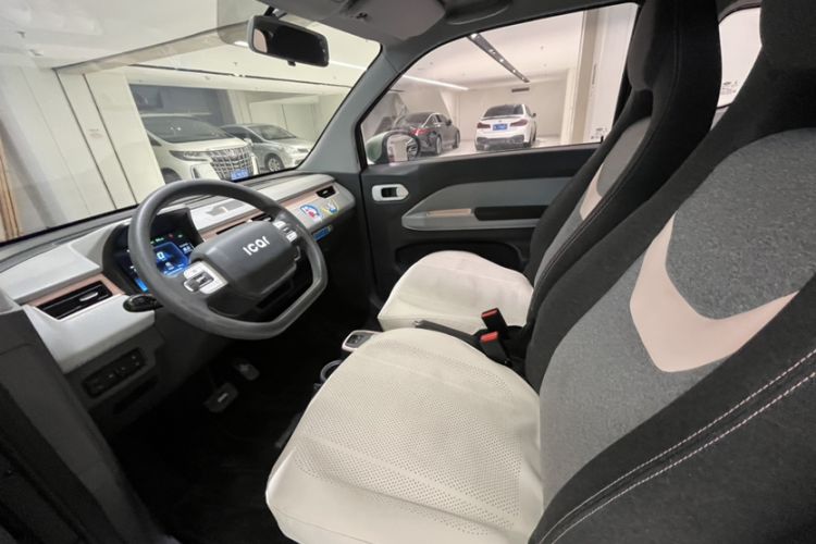 Used Chery QQ Ice Cream 2022 170km Sundae Phosphate Lithium-Ion Interior 3