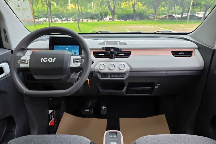 Used Chery QQ Ice Cream 2022 170km Sundae Phosphate Lithium-Ion Interior 3