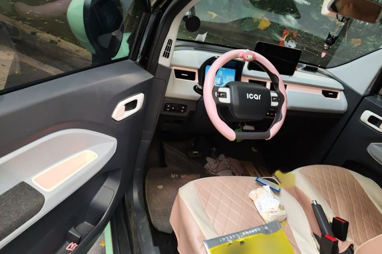 Used Chery QQ Ice Cream 2022 170km Sundae Phosphate Lithium-Ion Interior 3