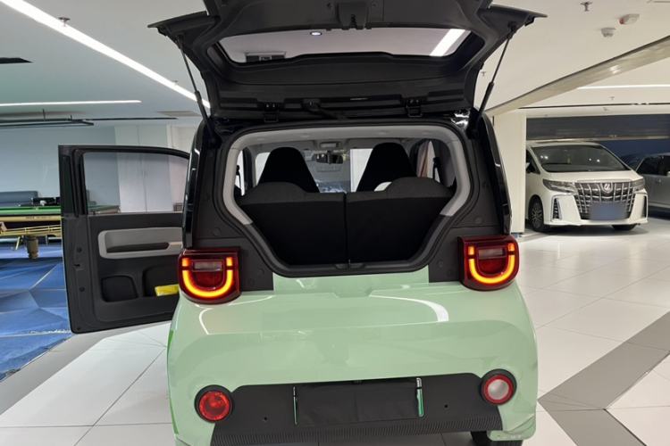Used Chery QQ Ice Cream 2022 170km Sundae Phosphate Lithium-Ion Interior 4