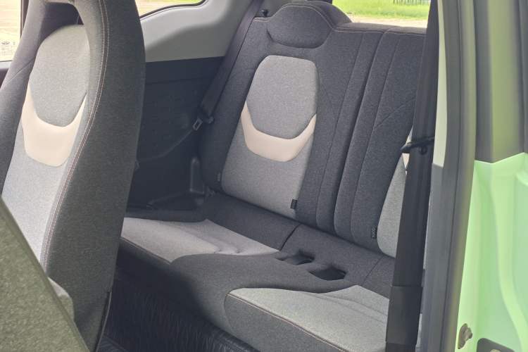 Used Chery QQ Ice Cream 2022 170km Sundae Phosphate Lithium-Ion Interior 4