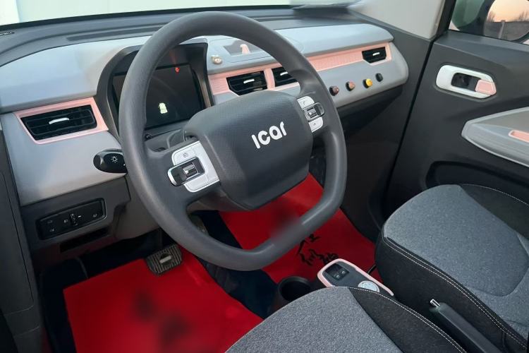 Used Chery QQ Ice Cream 2022 120km Conical Shape Lithium Iron Phosphate Interior 5