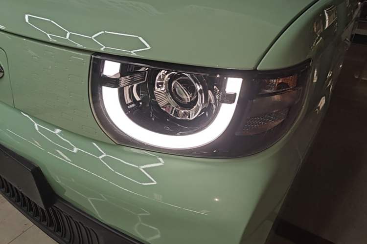 Used Chery QQ Ice Cream 2022 170km Sundae Phosphate Lithium-Ion Left Front Headlight