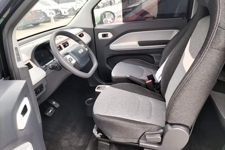 Used Chery QQ Ice Cream 2022 120km Conical Shape Lithium Iron Phosphate Left Front Seat