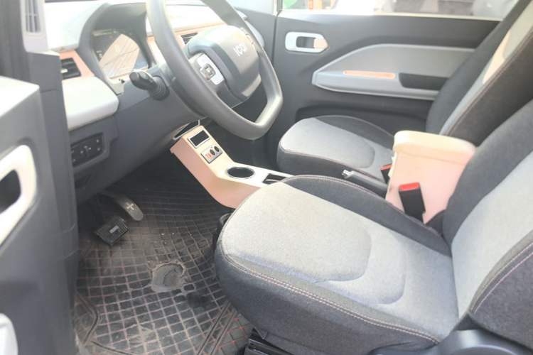Used Chery QQ Ice Cream 2022 120km Conical Shape Lithium Iron Phosphate Left Front Seat