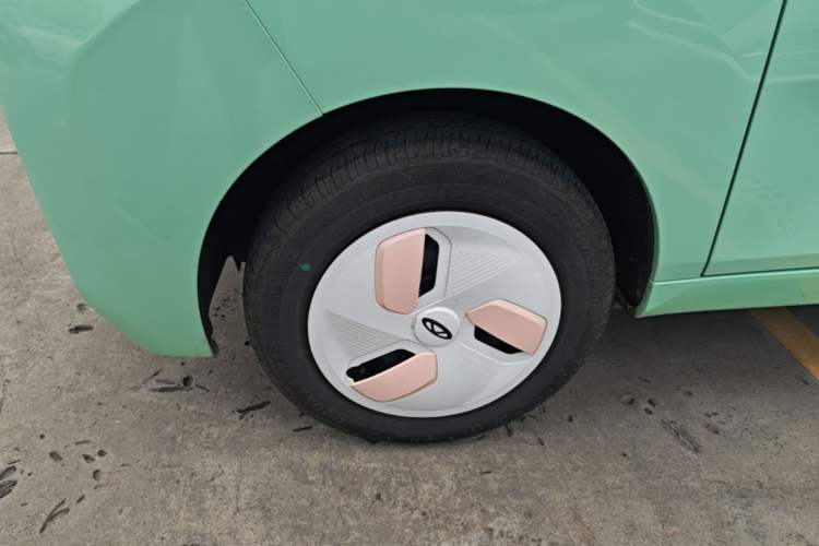 Used Chery QQ Ice Cream 2022 120km Conical Shape Lithium Iron Phosphate Left Front Wheel Hub