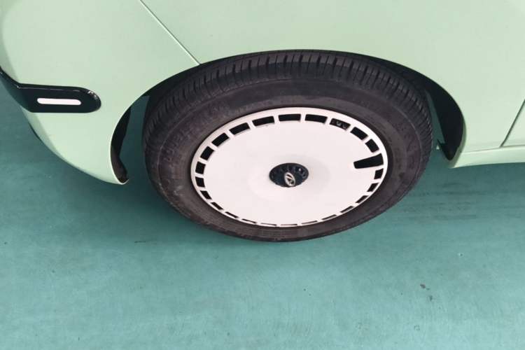 Used Chery QQ Ice Cream 2022 Taohuanxi Sweet Peach Edition Left Front Wheel Hub
