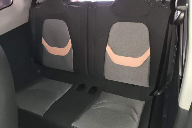 Used Chery QQ Ice Cream 2022 170km Sundae Phosphate Lithium-Ion Left Rear Seat