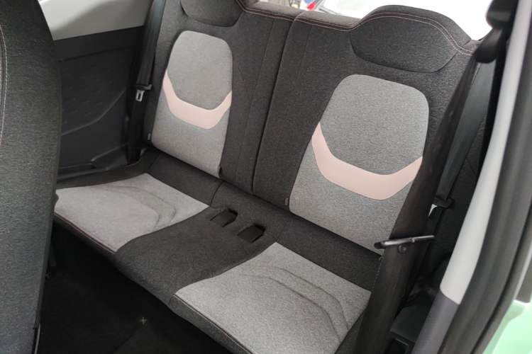Used Chery QQ Ice Cream 2022 170km Sundae Phosphate Lithium-Ion Left Rear Seat
