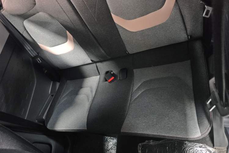 Used Chery QQ Ice Cream 2022 170km Sundae Phosphate Lithium-Ion Left Rear Seat