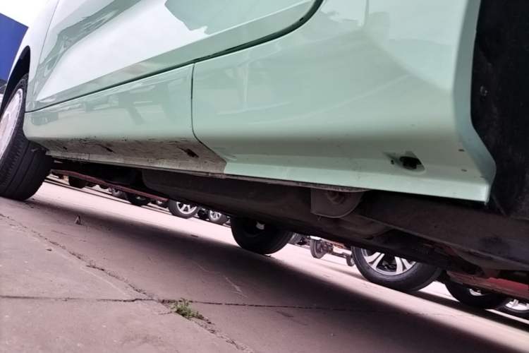 Used Chery QQ Ice Cream 2022 120km Conical Shape Lithium Iron Phosphate Left Side Sill