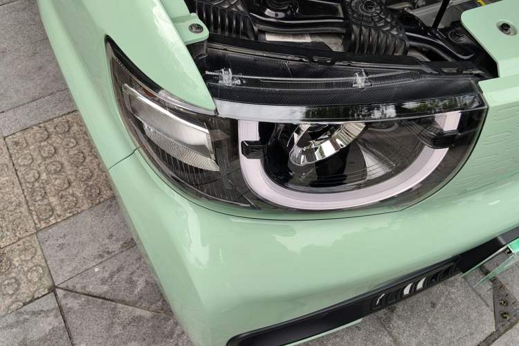 Used Chery QQ Ice Cream 2022 170km Sundae Phosphate Lithium-Ion Right Front Headlight