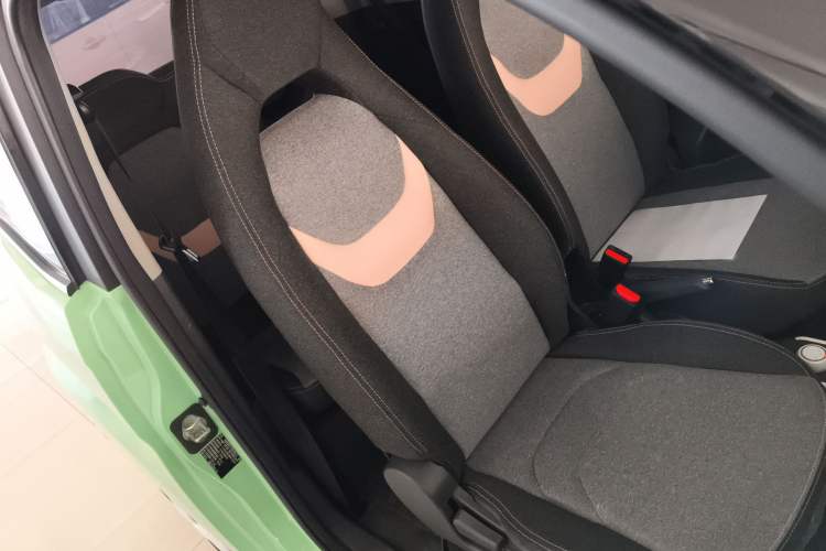 Used Chery QQ Ice Cream 2022 170km Sundae Phosphate Lithium-Ion Right Front Seat