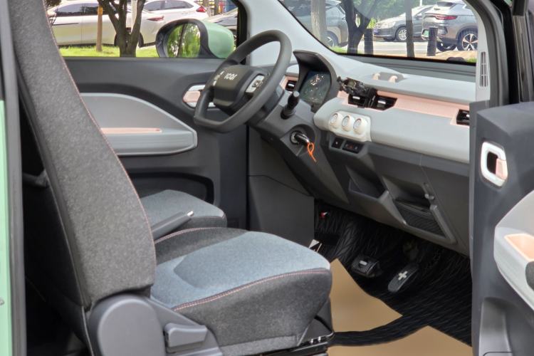 Used Chery QQ Ice Cream 2022 170km Sundae Phosphate Lithium-Ion Right Front Seat