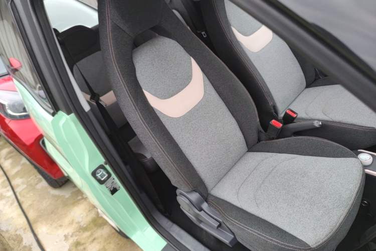 Used Chery QQ Ice Cream 2022 170km Sundae Phosphate Lithium-Ion Right Front Seat