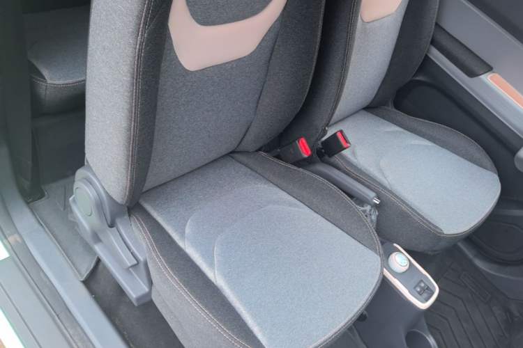 Used Chery QQ Ice Cream 2022 170km Sundae Phosphate Lithium-Ion Right Front Seat