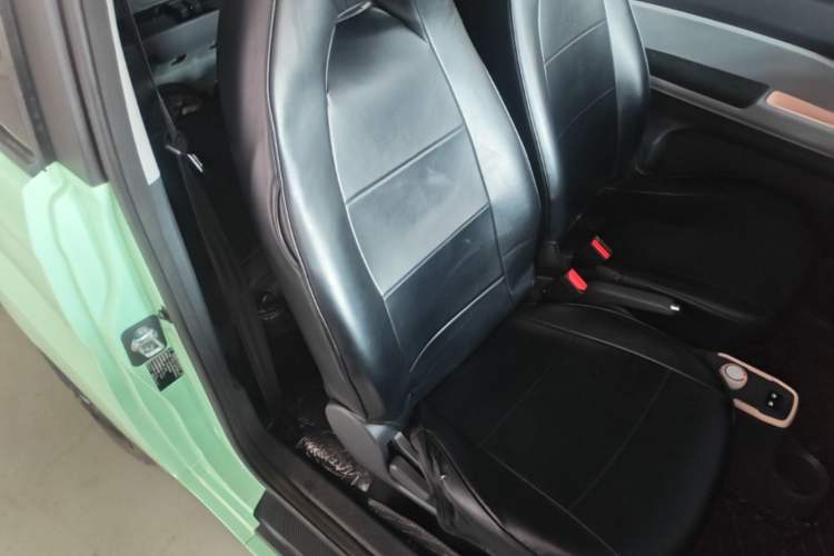 Used Chery QQ Ice Cream 2022 170km Sundae Phosphate Lithium-Ion Right Front Seat