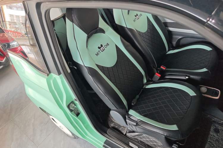 Used Chery QQ Ice Cream 2022 170km Sundae Phosphate Lithium-Ion Right Front Seat
