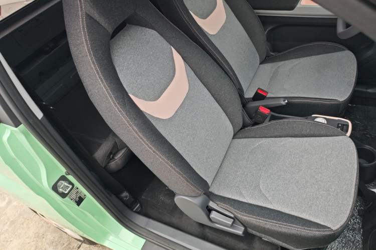 Used Chery QQ Ice Cream 2022 120km Conical Shape Lithium Iron Phosphate Right Front Seat