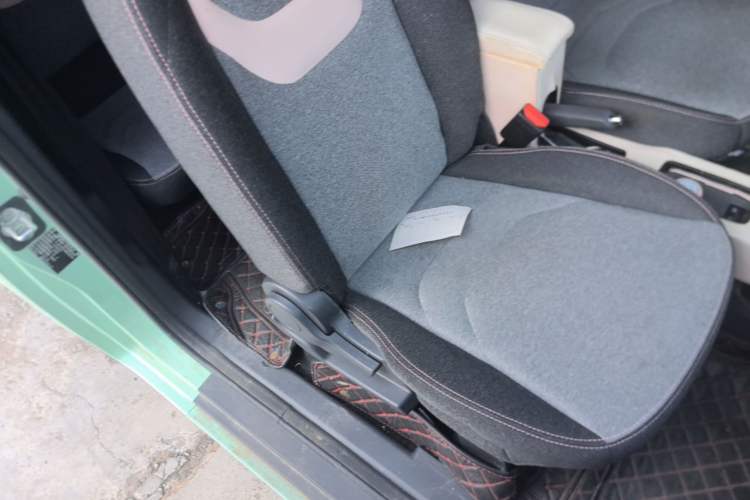 Used Chery QQ Ice Cream 2022 120km Conical Shape Lithium Iron Phosphate Right Front Seat