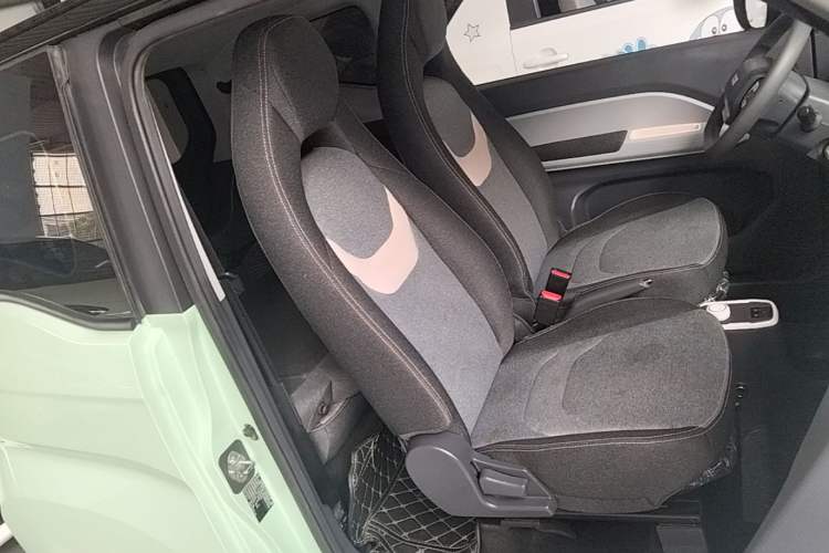 Used Chery QQ Ice Cream 2022 120km Conical Shape Lithium Iron Phosphate Right Front Seat
