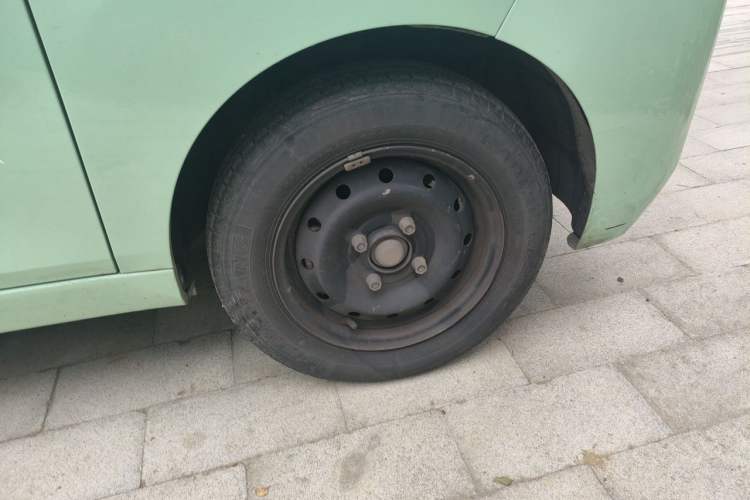 Used Chery QQ Ice Cream 2022 Pudding Model Right Front Wheel Hub