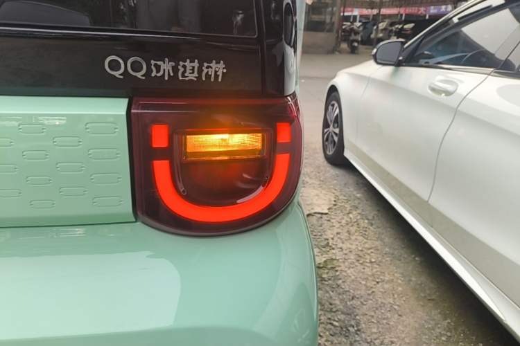 Used Chery QQ Ice Cream 2022 170km Sundae Phosphate Lithium-Ion Right Rear Taillight
