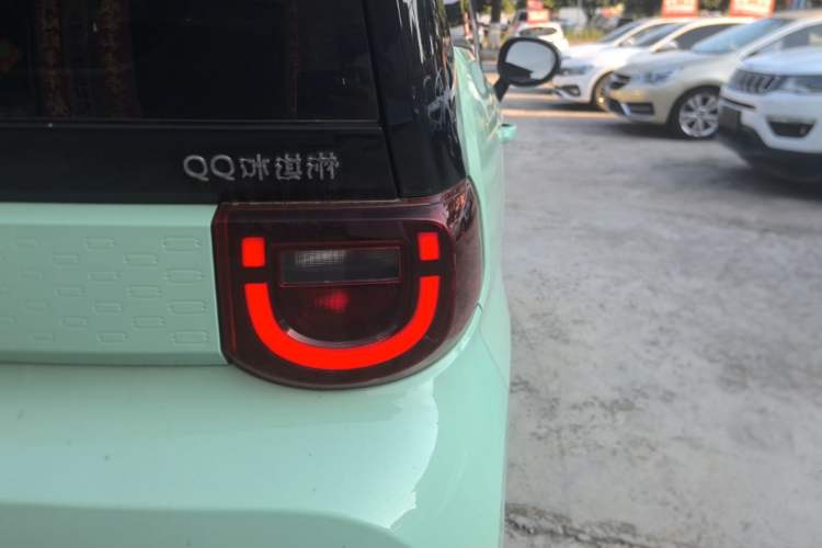 Used Chery QQ Ice Cream 2022 120km Conical Shape Lithium Iron Phosphate Right Rear Taillight