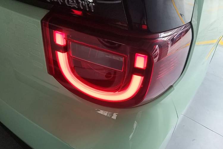 Used Chery QQ Ice Cream 2022 120km Conical Shape Lithium Iron Phosphate Right Rear Taillight