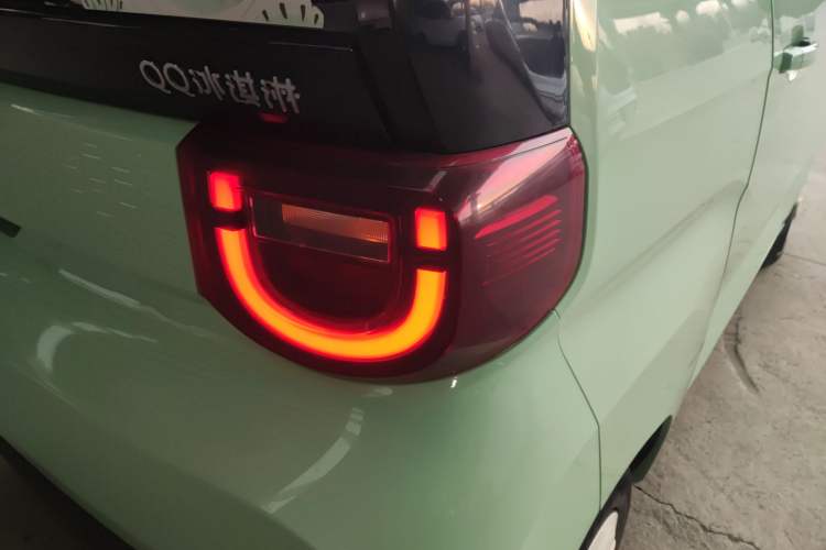 Used Chery QQ Ice Cream 2022 170km Sundae Phosphate Lithium-Ion Right Rear Taillight