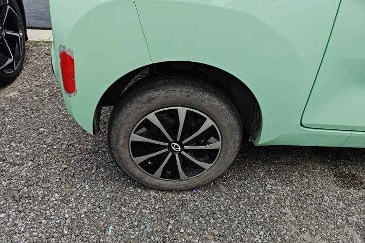 Used Chery QQ Ice Cream 2022 170km Sundae Phosphate Lithium-Ion Right Rear Wheel Hub