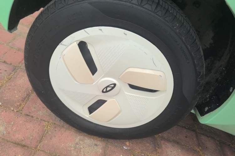 Used Chery QQ Ice Cream 2022 170km Sundae Phosphate Lithium-Ion Right Rear Wheel Hub