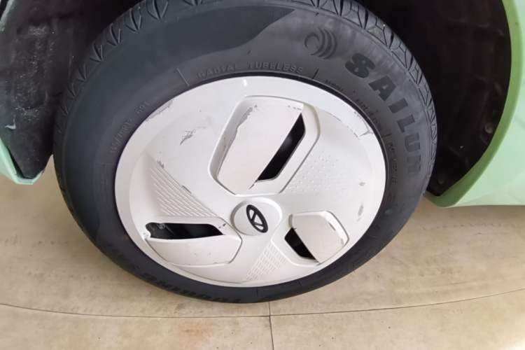 Used Chery QQ Ice Cream 2022 170km Sundae Phosphate Lithium-Ion Right Rear Wheel Hub