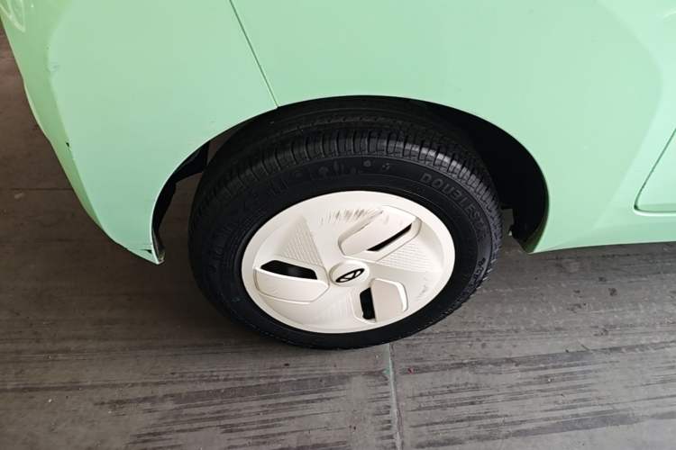 Used Chery QQ Ice Cream 2022 170km Sundae Phosphate Lithium-Ion Right Rear Wheel Hub