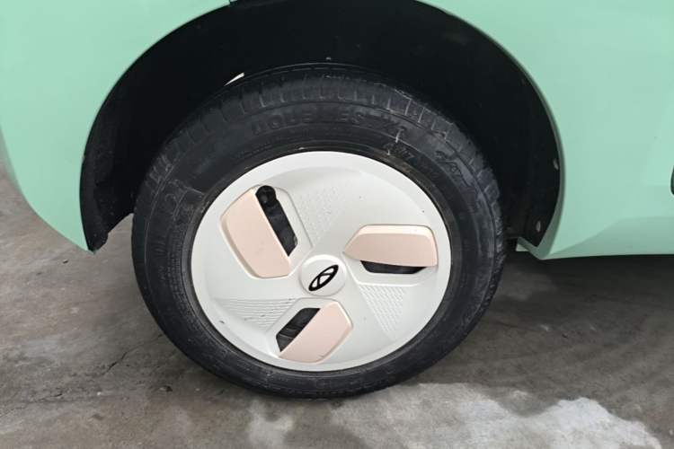 Used Chery QQ Ice Cream 2022 120km Conical Shape Lithium Iron Phosphate Right Rear Wheel Hub