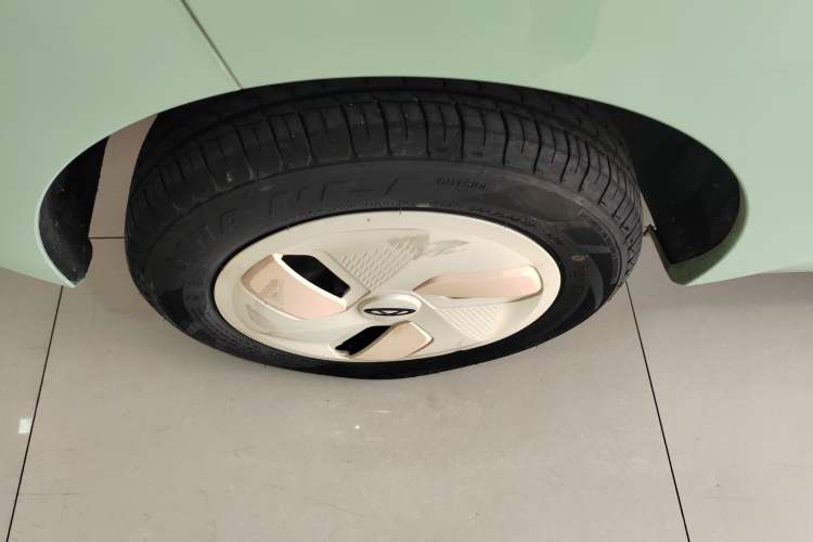 Used Chery QQ Ice Cream 2022 170km Sundae Phosphate Lithium-Ion Right Rear Wheel Hub