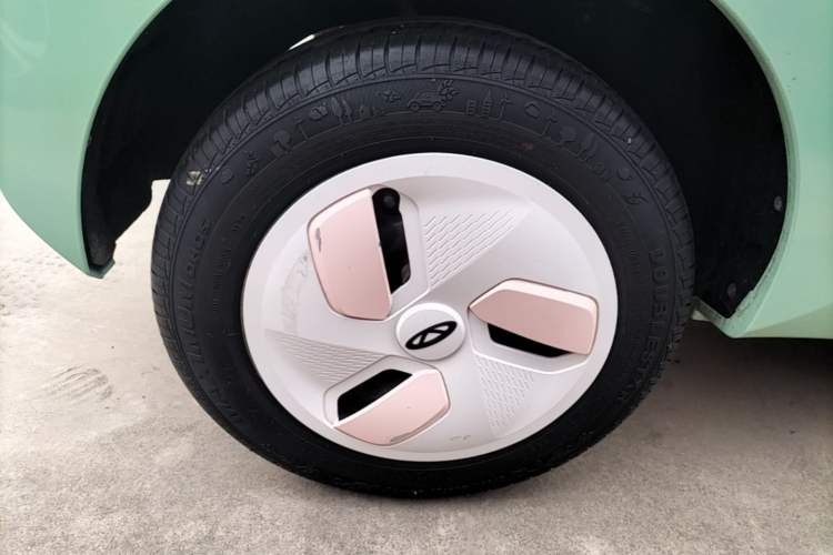 Used Chery QQ Ice Cream 2022 120km Conical Shape Lithium Iron Phosphate Right Rear Wheel Hub