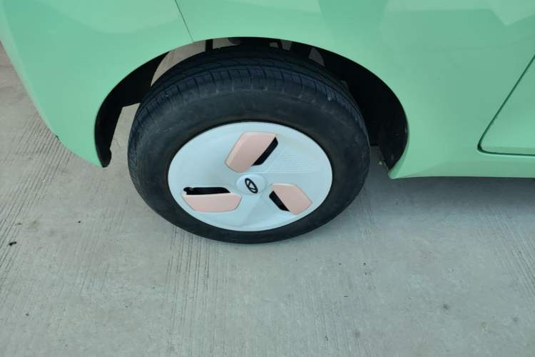 Used Chery QQ Ice Cream 2022 120km Conical Shape Lithium Iron Phosphate Right Rear Wheel Hub