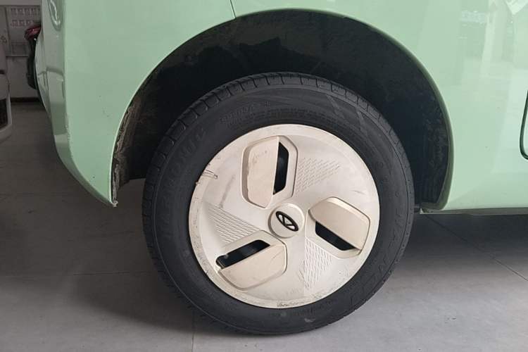Used Chery QQ Ice Cream 2022 120km Conical Shape Lithium Iron Phosphate Right Rear Wheel Hub